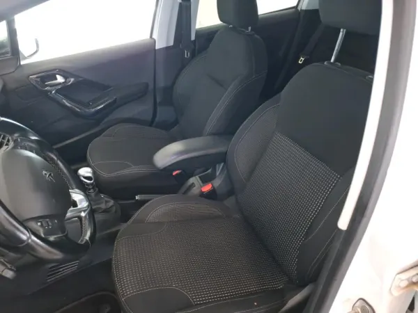 Peugeot 208 1.2 PureTech Allure 7