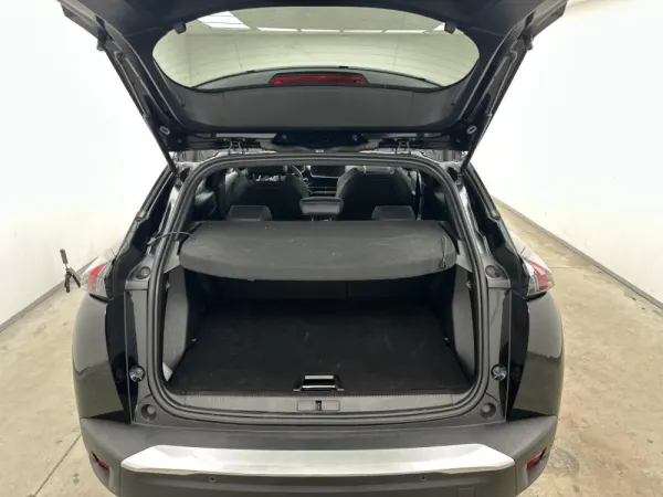 Peugeot e-2008 50 kWh GT 8