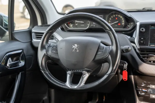 Peugeot 208 1.2 PureTech Allure 7