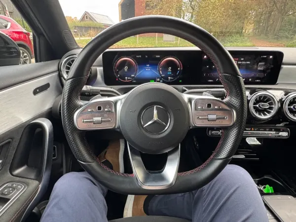 Mercedes-Benz A 250 Limousine e AMG Line 8