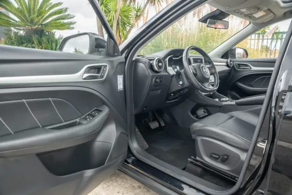 MG ZS EV 44.5 kWh Luxury 13