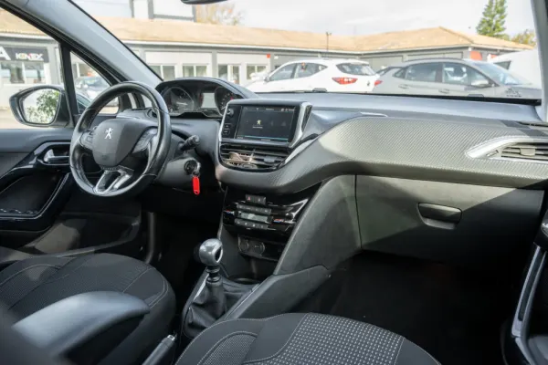 Peugeot 208 1.2 PureTech Allure 18