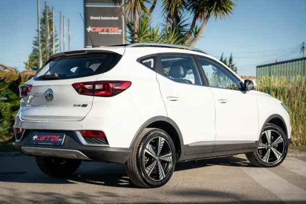 MG ZS EV 44.5 kWh Luxury 5