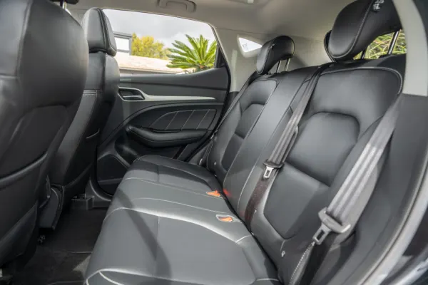 MG ZS EV 44.5 kWh Luxury 16