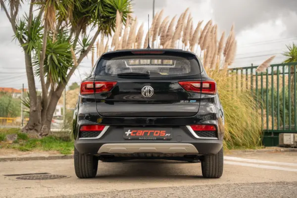 MG ZS Luxury 4