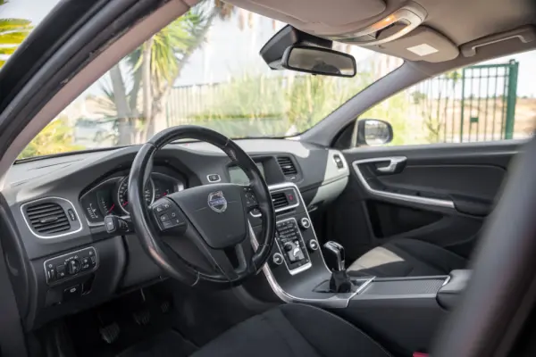Volvo V60 2.0 D2 Momentum 14