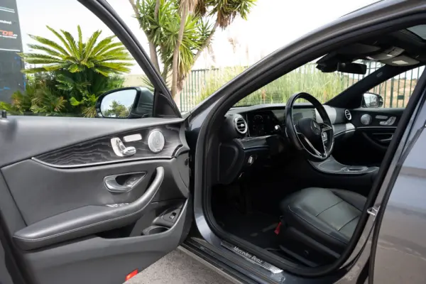 Mercedes-Benz E 300 de Exclusive Line 18