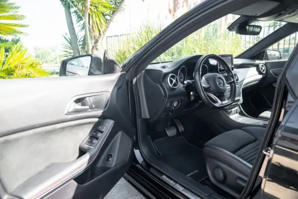Mercedes-Benz CLA 200 d 7G-DCT AMG Line 16