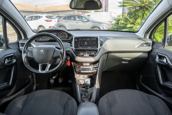 Peugeot 208 1.2 PureTech Allure 6