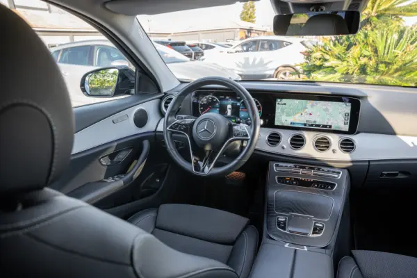 Mercedes-Benz E 300 de Avantgarde 4Matic 8
