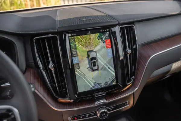 Volvo XC 60 T8 AWD Recharge Ultimate Bright 18