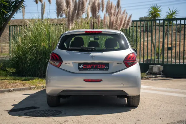 Peugeot 208 1.2 PureTech Allure 6