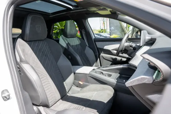 Peugeot E-3008 73 kWh GT 26