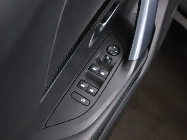 Peugeot e-2008 50 kWh Allure 21