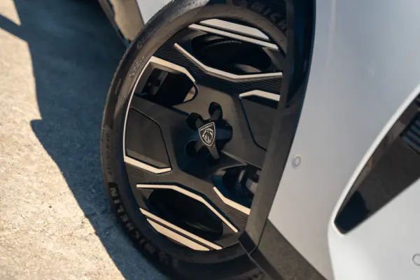 Peugeot E-3008 73 kWh GT 8