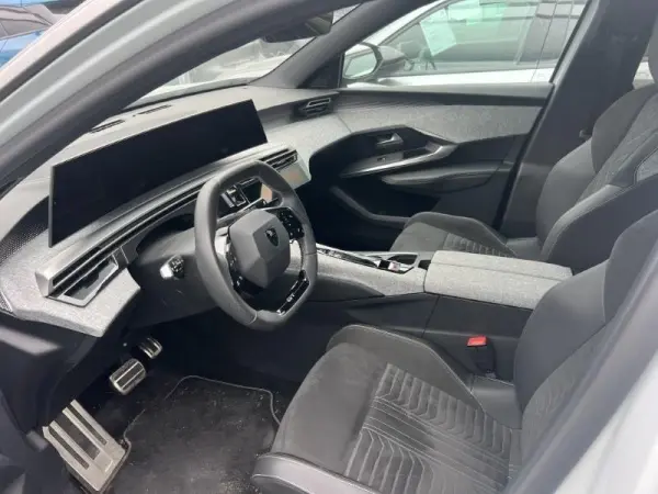 Peugeot E-3008 73 kWh GT 13