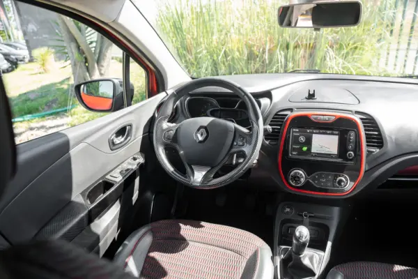 Renault Captur 1.5 dCi Helly Hansen 9