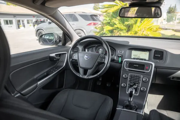 Volvo V60 2.0 D2 Momentum 9