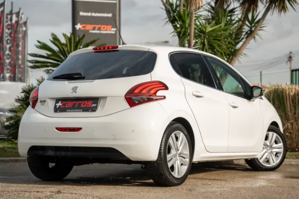 Peugeot 208 1.2 PureTech Allure 4