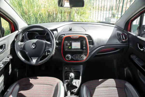 Renault Captur 1.5 dCi Helly Hansen 8