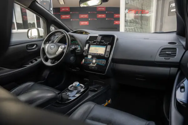 Nissan Leaf Tekna 30 kWh 26