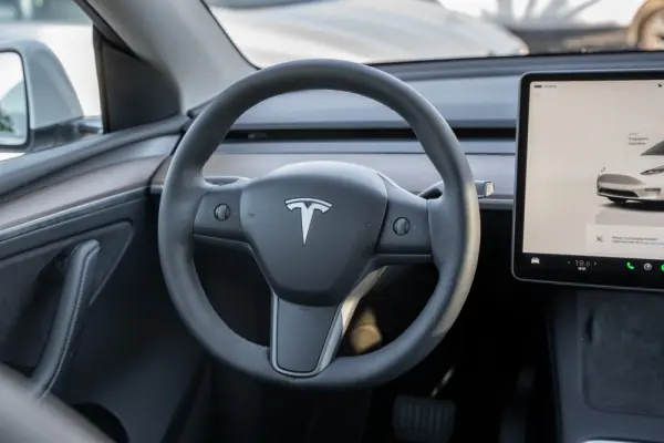 Tesla Model Y Long Range Dual Motor AWD 8