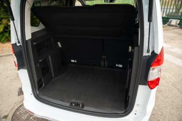 Ford Tourneo Courier 1.0 EcoBoost Ambiente 17