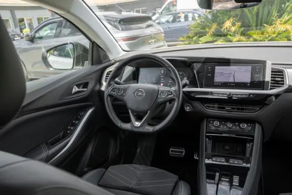 Opel Grandland 1.6 T PHEV Ultimate 13