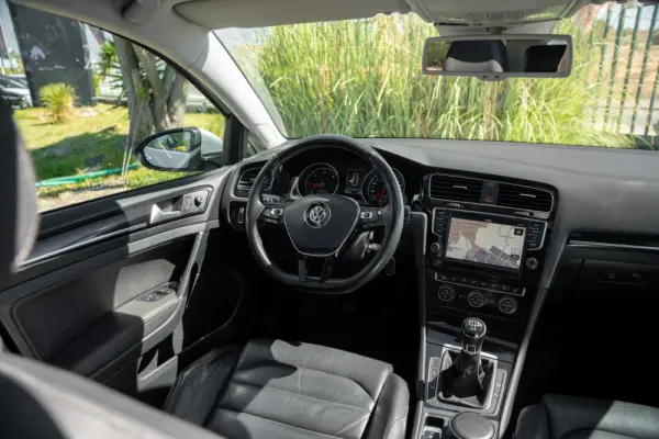 Volkswagen Golf 1.6 TDi Highline 9
