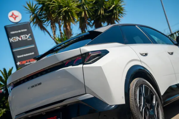 Peugeot E-3008 73 kWh GT 13