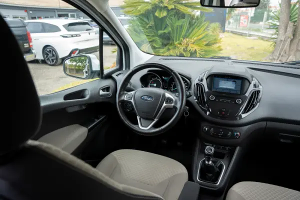 Ford Tourneo Courier 1.0 EcoBoost Ambiente 9