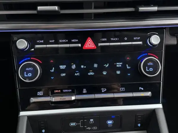 Hyundai Santa Fe 1.6 Plugin-Hybrid 4WD 7L Signature 17