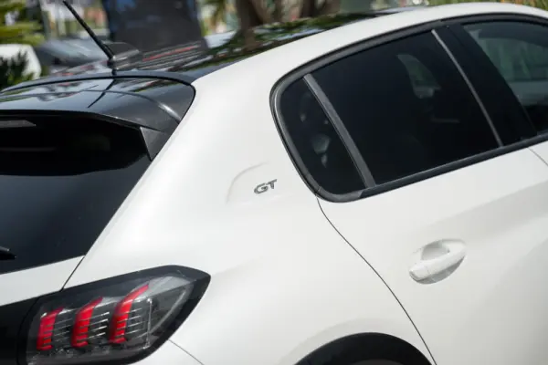 Peugeot 208 1.5 BlueHDi GT 8