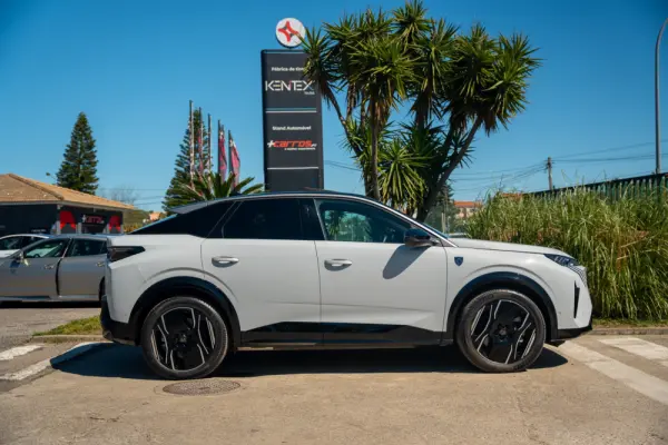 Peugeot E-3008 73 kWh GT 9