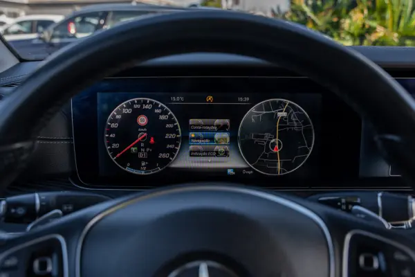 Mercedes-Benz E 220 d AMG Line Aut. 10