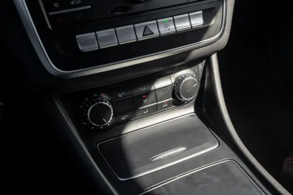 Mercedes-Benz CLA 200 d 7G-DCT AMG Line 15