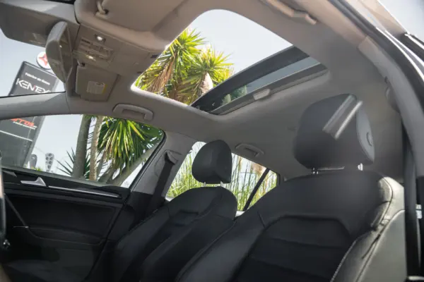 Volkswagen Golf 1.6 TDi Highline 16