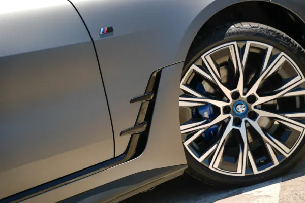 BMW i4 M50 Pack Desportivo M Pro 12