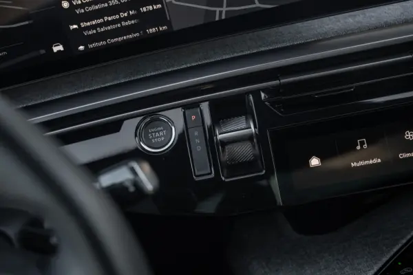 Peugeot E-3008 73 kWh GT 19