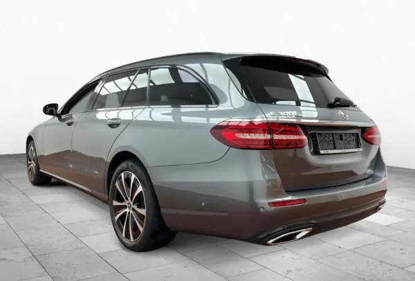 Mercedes-Benz E 300 de Avantgarde 4Matic 5
