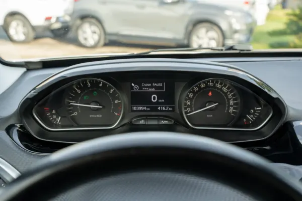 Peugeot 208 1.2 PureTech Allure 8