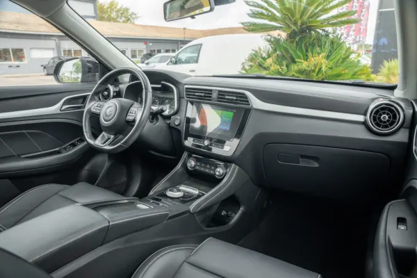 MG ZS EV 44.5 kWh Luxury 19