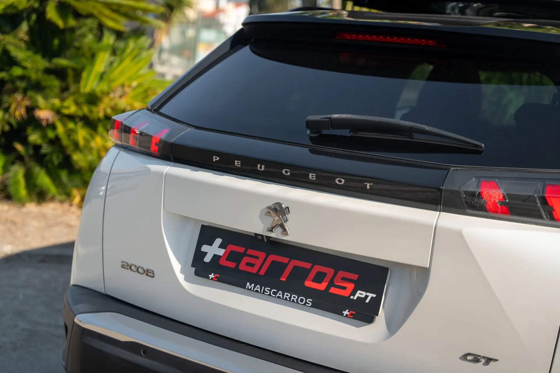 Peugeot 2008 1.2 PureTech GT Line EAT8 12
