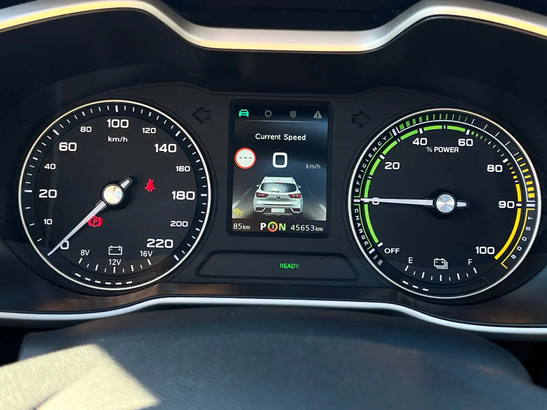 MG ZS EV 44.5 kWh Luxury 8