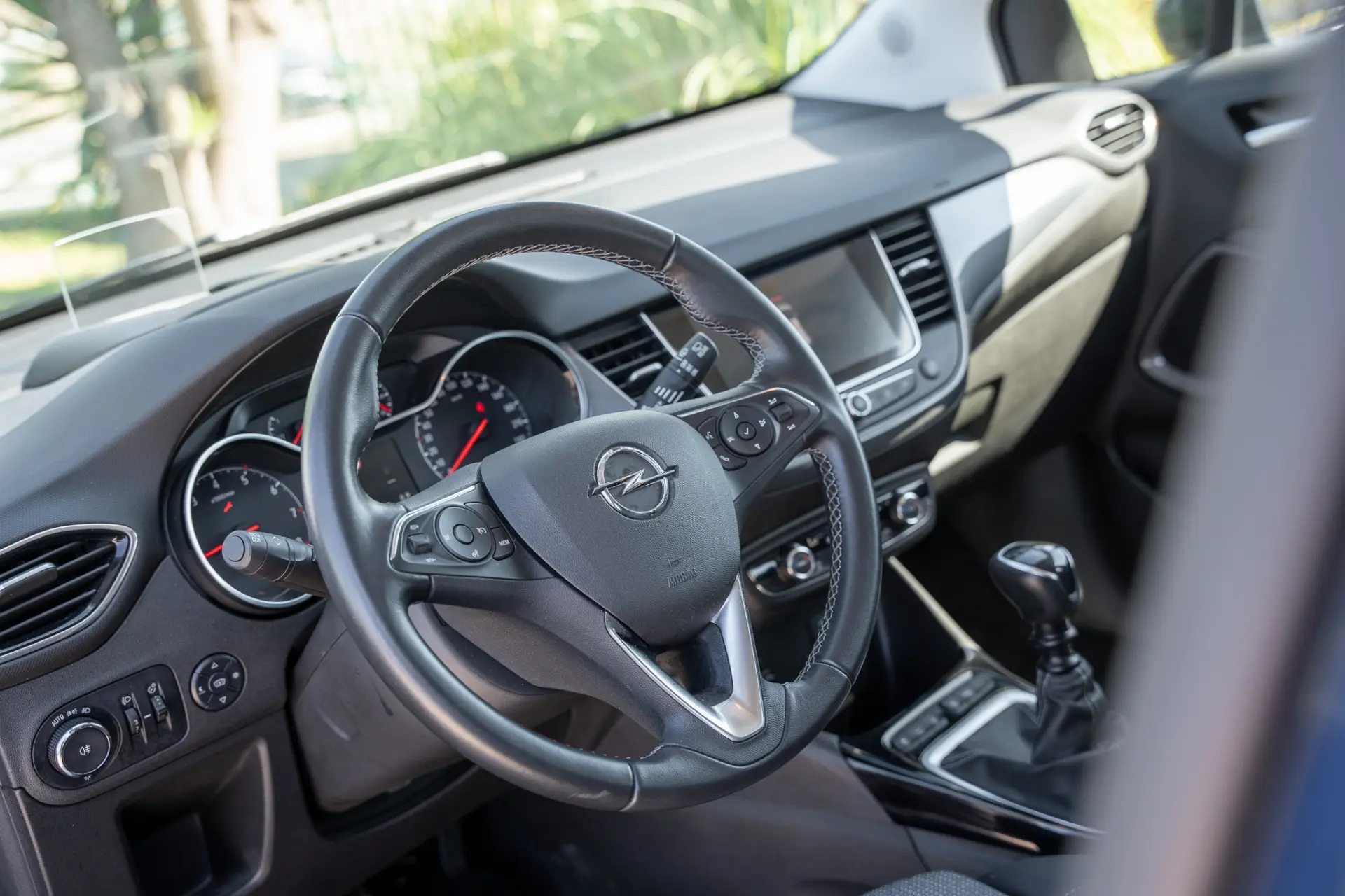 Opel Crossland 1.2 T Elegance 10