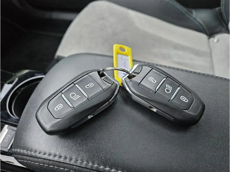 Peugeot e-2008 50 kWh GT 17