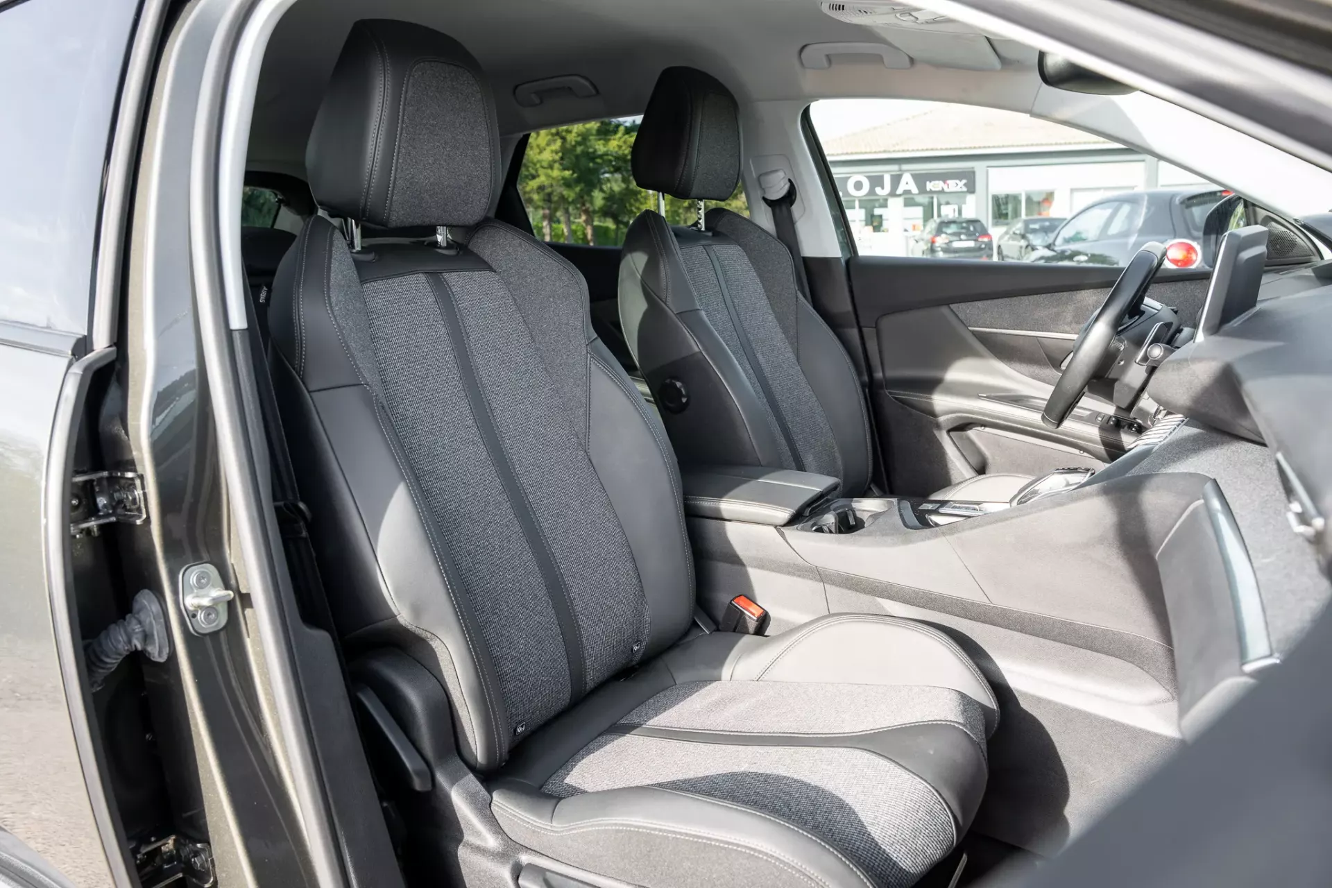 Peugeot 3008 1.5 BlueHDi Allure Pack EAT8 24