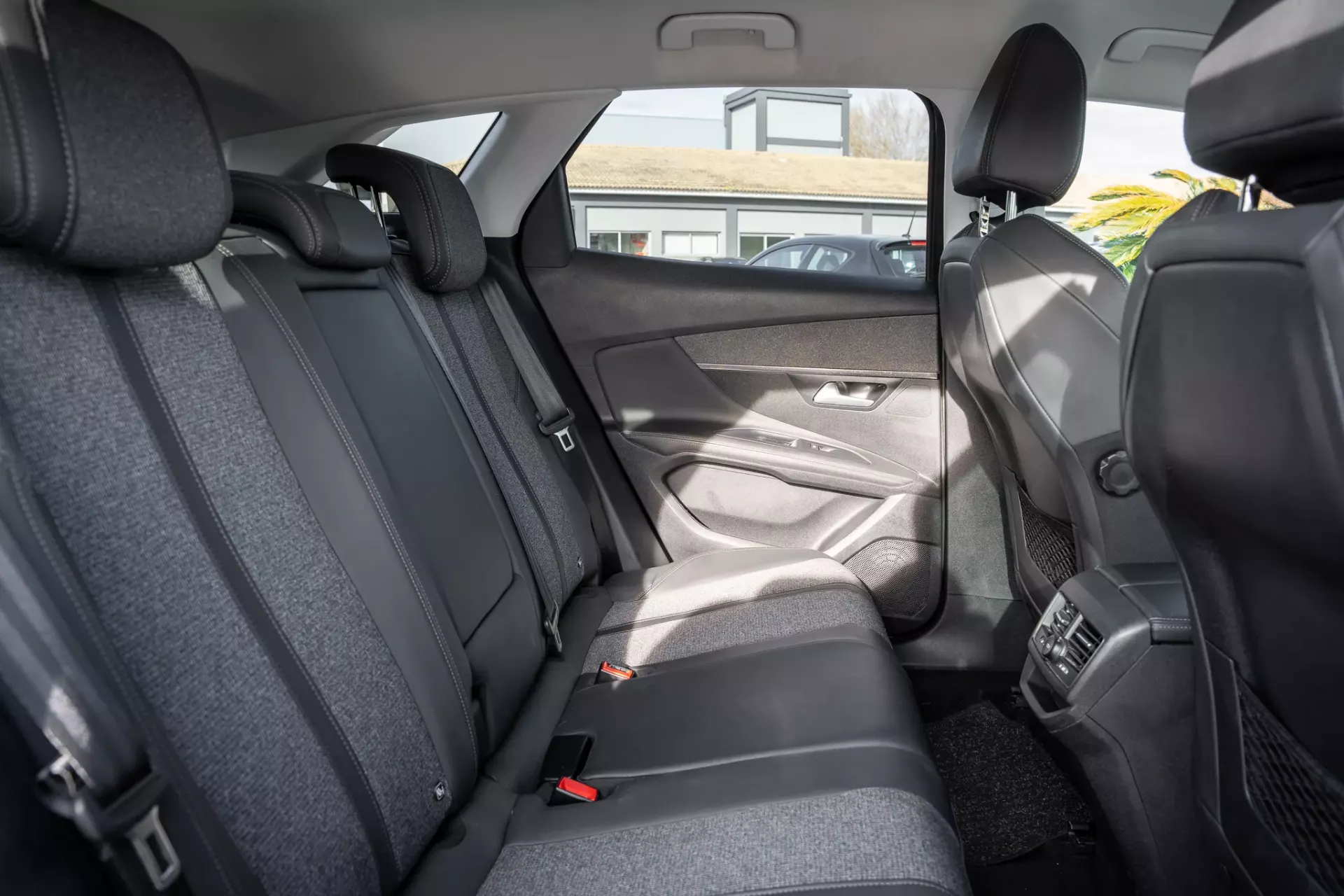 Peugeot 3008 1.5 BlueHDi Allure Pack EAT8 26