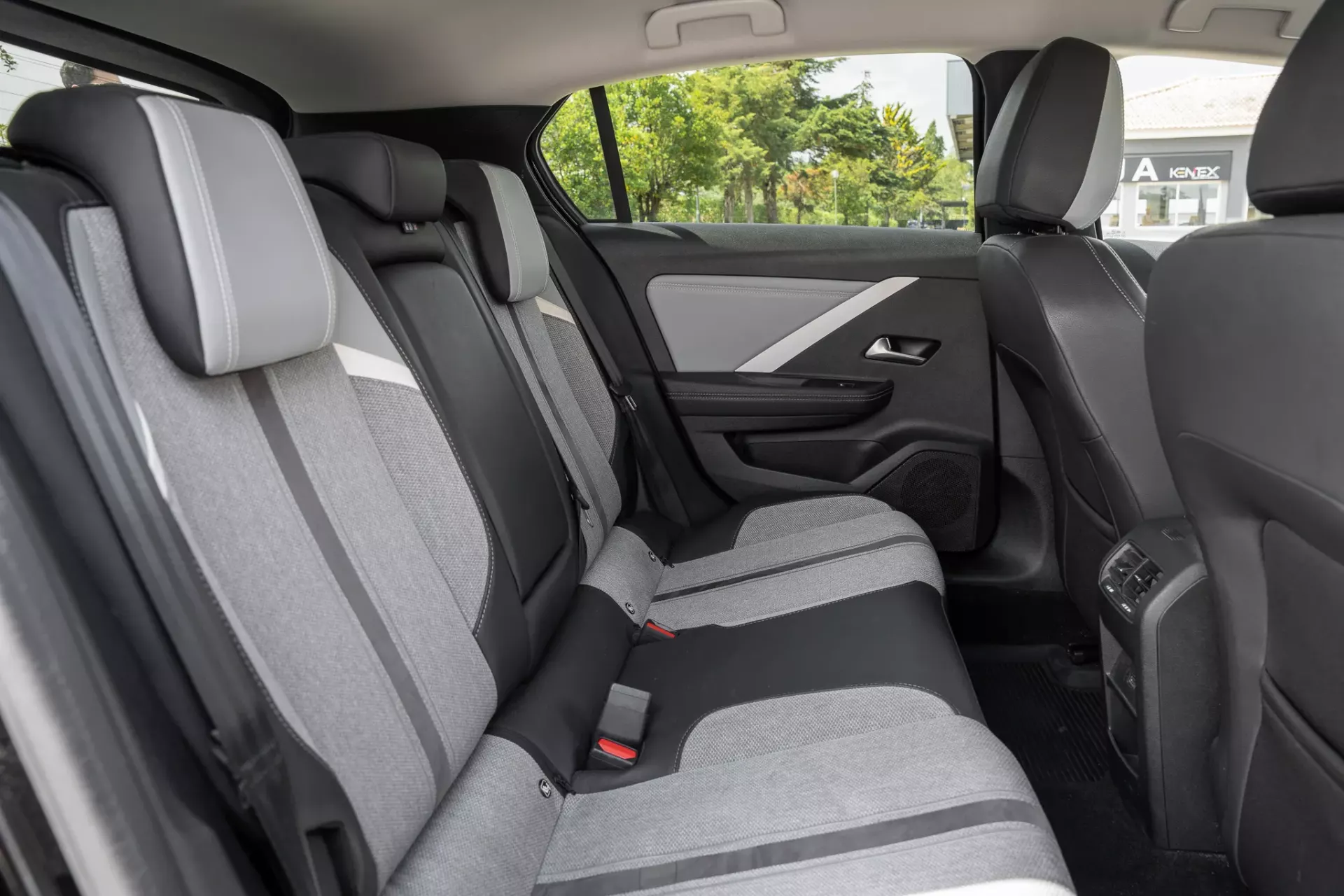 Opel Astra 1.5 D Elegance 18