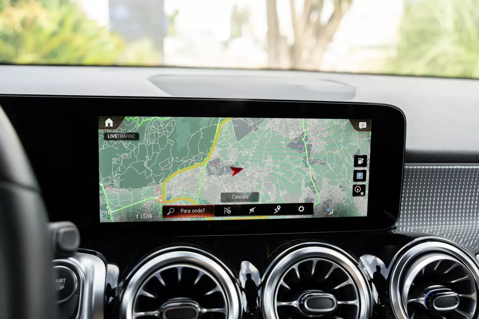 Mercedes-Benz EQB 250 Electric Art 12